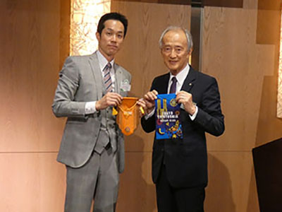 バナー交換の様子