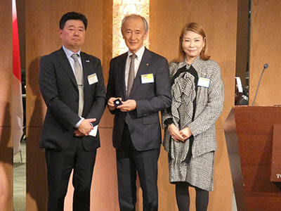 ポール・ハリス・フェロー認証報告の様子