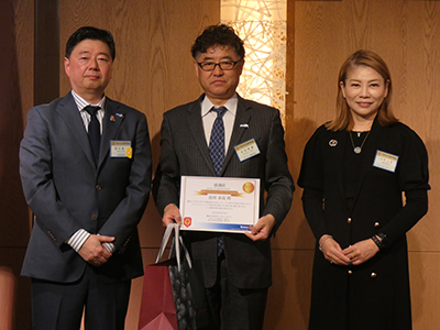 周年記念品ご提供感謝状授与の様子