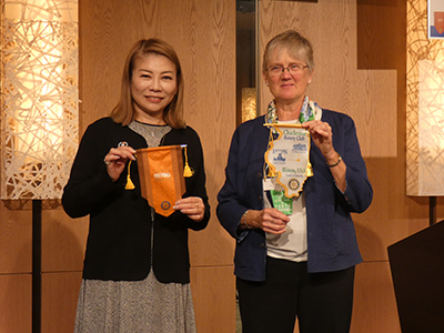 バナー交換の様子