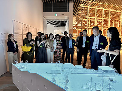 森美術館アート鑑賞会の様子1