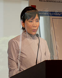 フリーアナウンサー　内田　恭子様