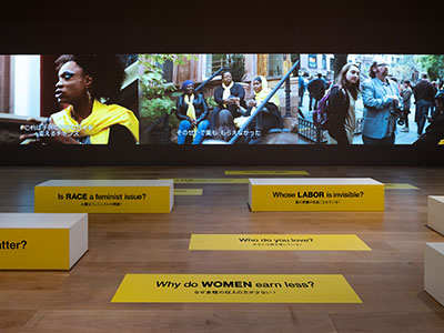 スザンヌ・レイシー様の作品